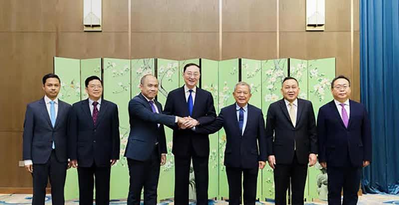 这是我国对泰柬冲突的再次调解！7月30日，中国、柬埔寨、泰国在上海举行非正式会晤