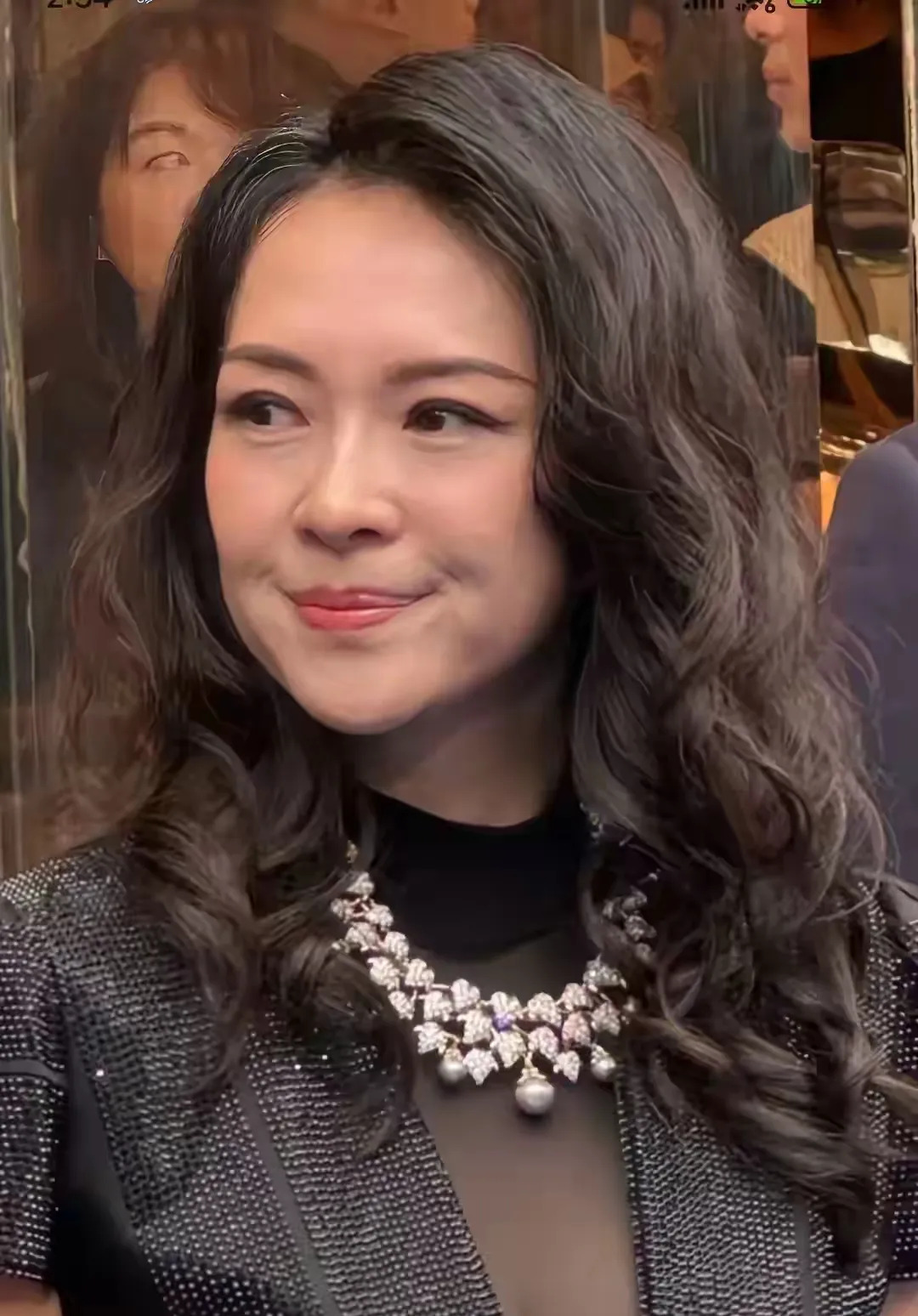 章子怡离婚后状态差











我的天哪！不敢相信，国际章离婚后判若两
