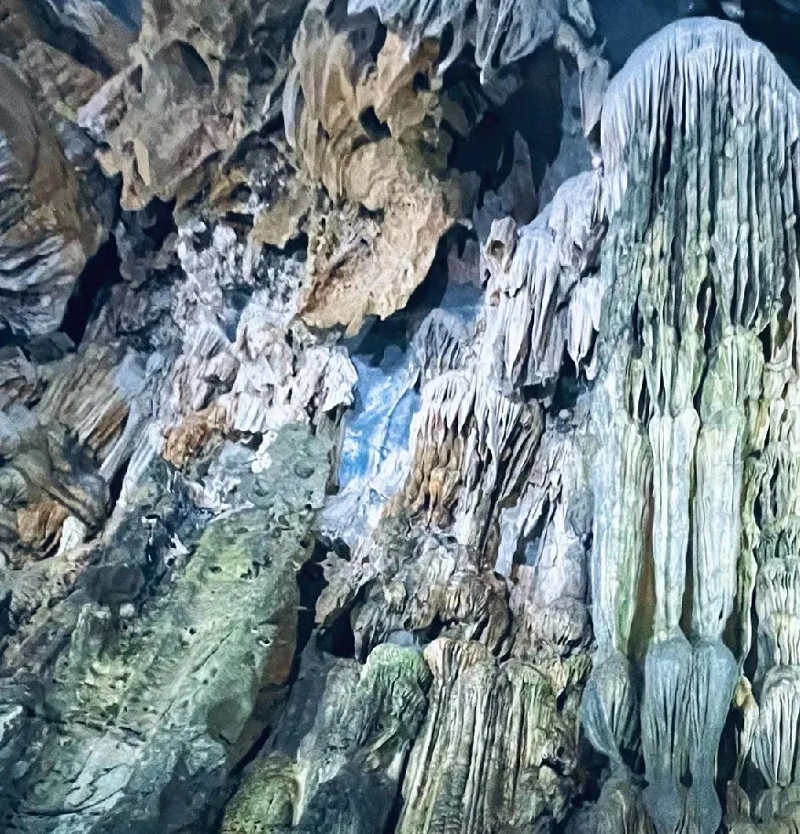 叙利亚真惨，活该！大国都想咬一口











叙利亚这地方，现在简直就