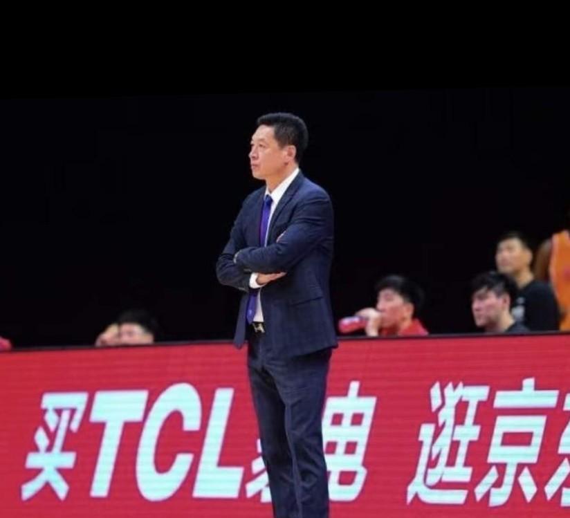 李春江是隐退江湖，还是重整旗鼓。距离复出还有两年多余！
自上赛季短暂加盟山西，最