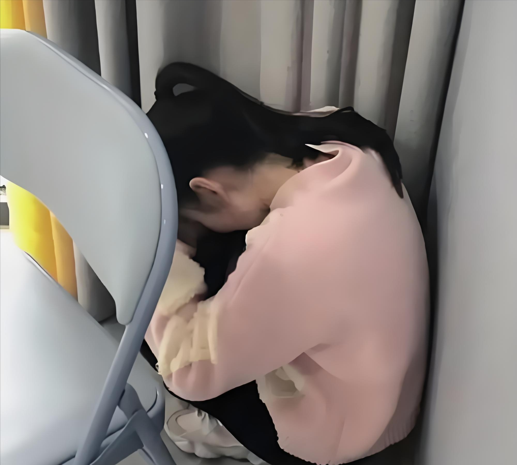高考结束了，有人欢喜有人愁！
而我家就是那个愁的，女儿寒窗苦读十二载，考完试回家