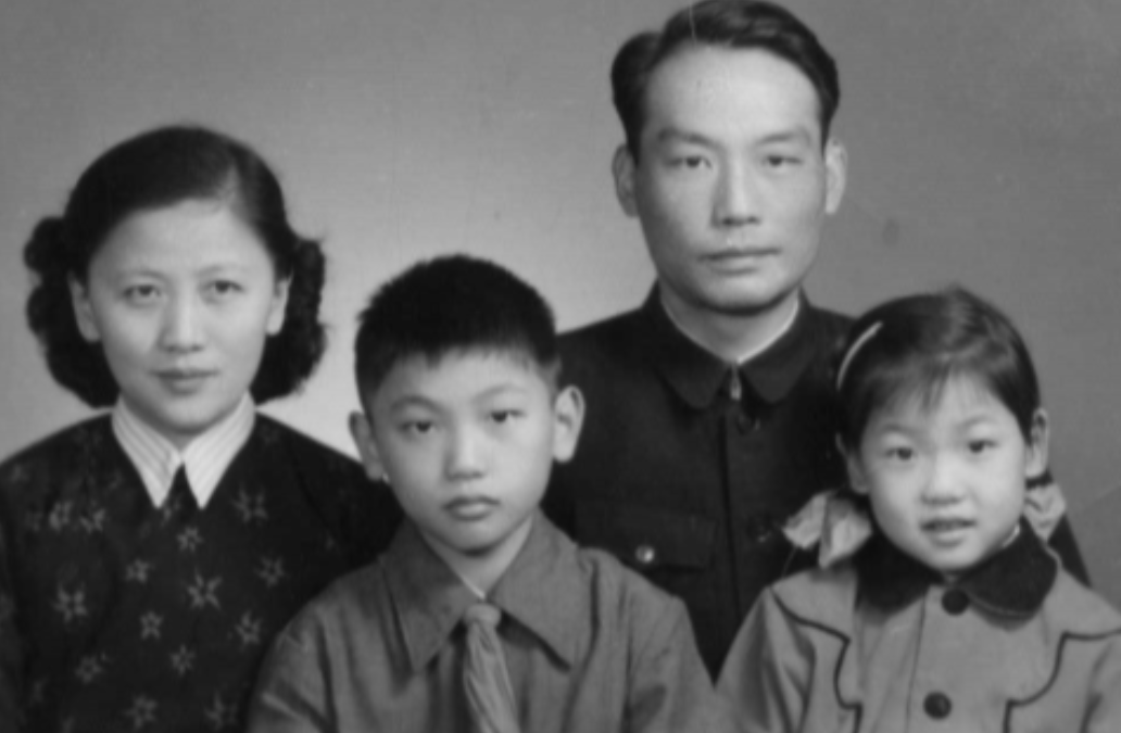 周总理钓鱼台遇一陌生女孩：你父亲是谁？对方：我爸爸很厉害你肯定不认识，但就是这样