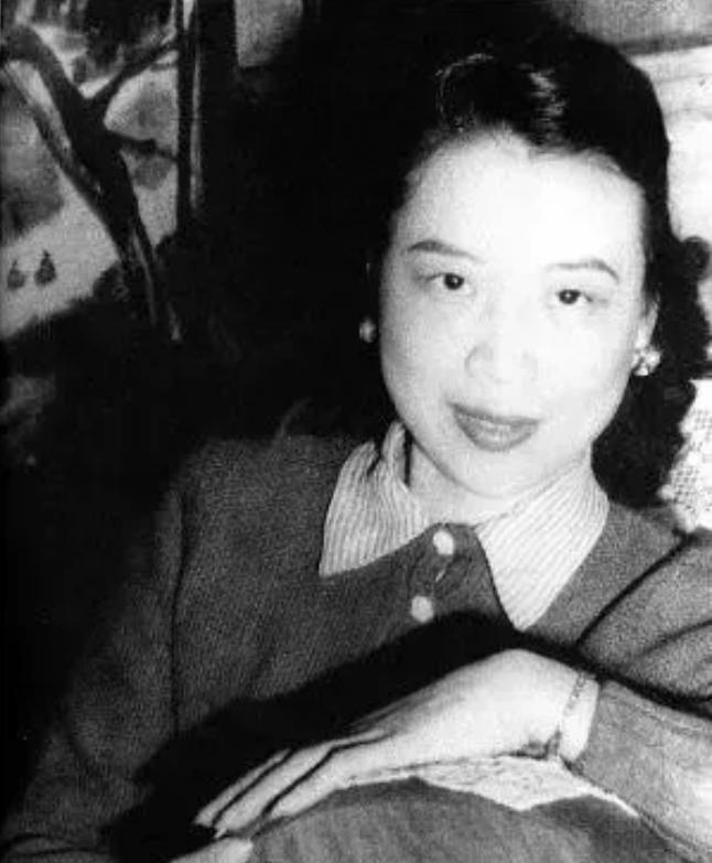1936年，32岁巴金邀请19岁女粉丝到自己家做客，女粉欣然赴约。谁知，半晌后她
