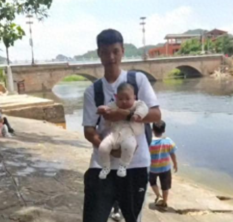 太可怜了！27岁小伙在家被电身亡后续：父亲失踪，母亲改嫁，有两个年幼的孩子！

