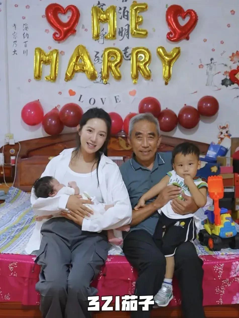 我终于知道
为什么麦小登刚满月，身体还不舒服，却依然回家看老父亲，真的是父爱如山