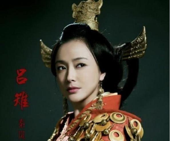 吕雉被项羽囚禁三年后，带着一双儿女回到汉朝，然而她成为皇后的当晚，刘邦让她跪着给