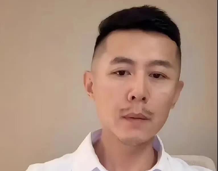 一名80后的男子连线大冰，自己20岁就当上了行业会长，28岁就开上了豪车，前段时