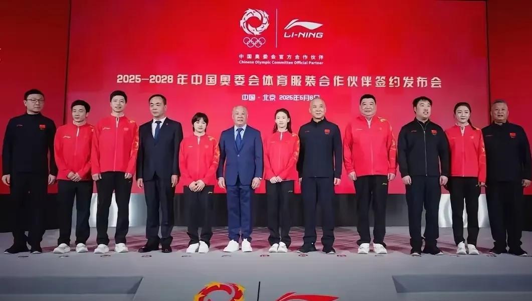陈芋汐今天妥妥的C位，
全红婵也站在李宁旁边，
但位置明显不一样啊。
曾几何时老