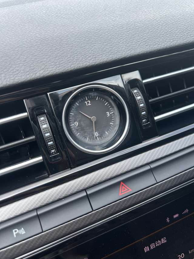 迈腾b8石英钟
车子刚过保，石英钟里面就起雾消不下去，这种情况怎么办呢