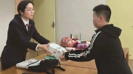5月28日，贵州贵阳，一男孩3岁丧母，10岁丧父，男孩成了孤儿，他父亲留下170