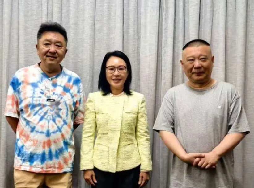 德云社坦桑尼亚专场结束，郭德纲发文，晒出了一组九宫格照片。
文案中，郭德纲提了两