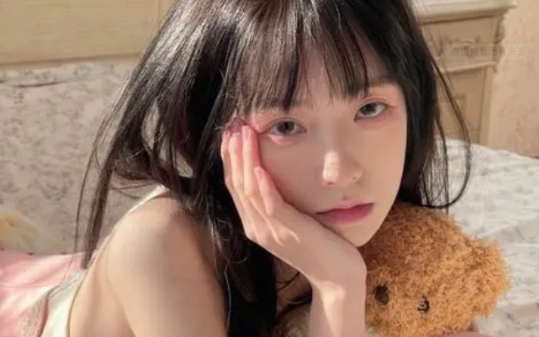 上辈子女友靠唱我写的歌成名后，不惜将我活埋，重生后，我要让她身败名裂！
