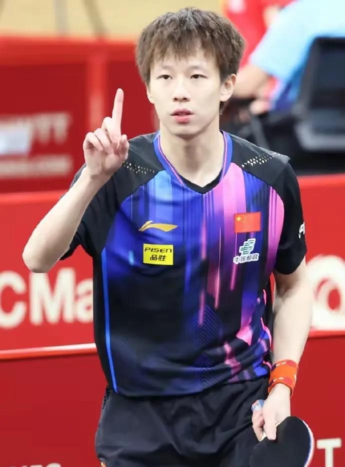 悲催的林高远明明领先两局打得也不错，怎么就这么滑溜溜的输了比赛。
男单首轮林高远