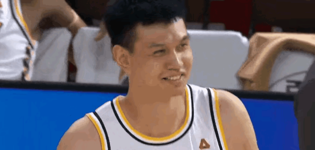 许大侠那无辜的小眼神告诉你---又犯案了
CBA有三大狠人:
1 王销辉（已退役