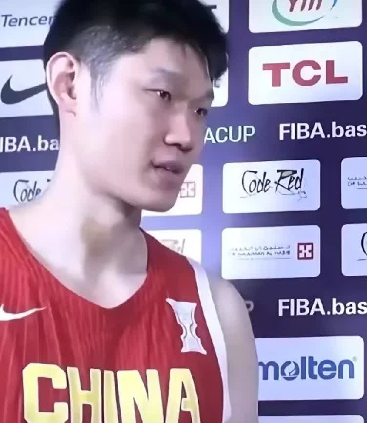 “在和平年代，能代表国家队比赛，是我至高无上的荣誉，自己不辛苦，会倾其所有。
