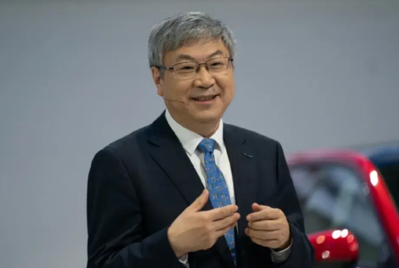 奇瑞汽车集团董事长尹同跃现身2025香港国际车展开幕式。他说，众多奇瑞系车型已在