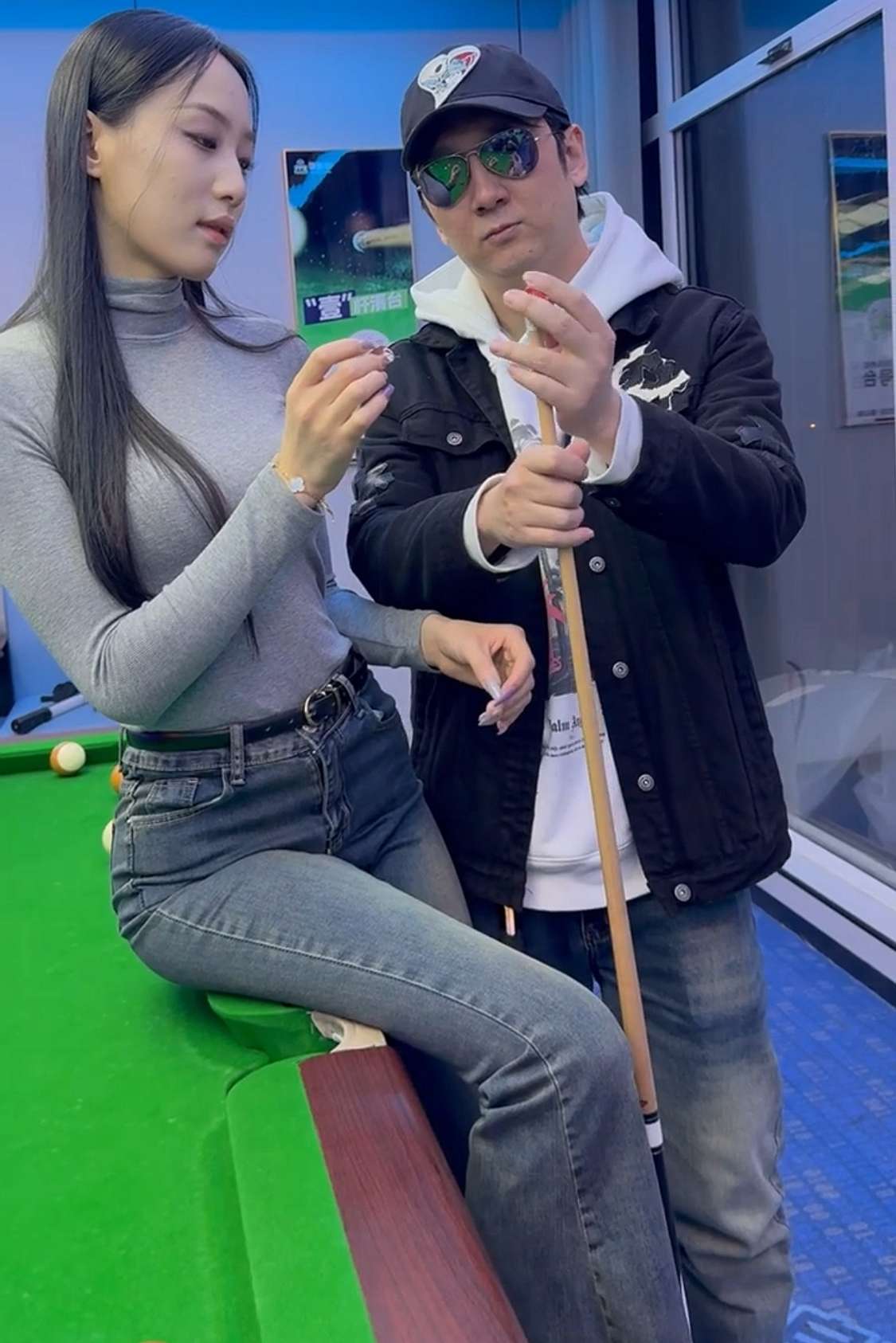 王撕聪还教人打上球了？