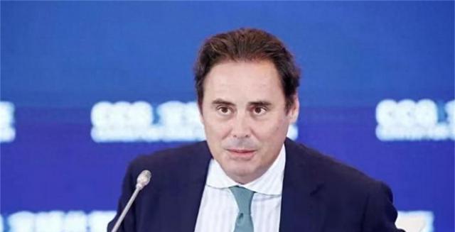 欧盟给中国下了个30天最后通牒，要求中国必须解决欧洲企业的稀土短缺问题。
但就在