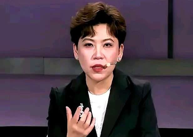 教练组这盘棋，下得是真大。
别以为王曼昱配蒯曼，是拆了“莎曼”组合随便试试水。