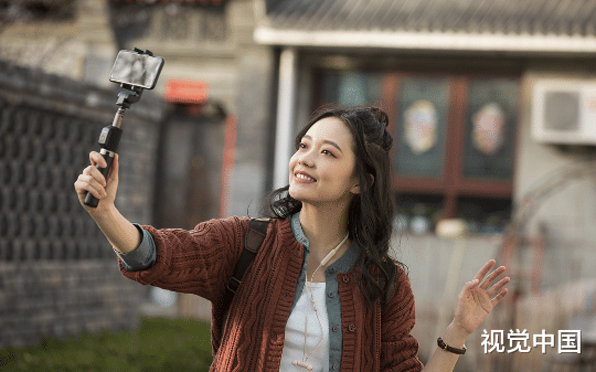 原本对我态度极好的老公，突然就像变了一个人。  不仅冷脸相对，还在外偷吃，和我闺蜜好。