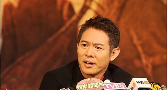 1994年东京电影发布会现场突然陷入死寂，日本女记者攥着话筒发难：“南京大屠杀3