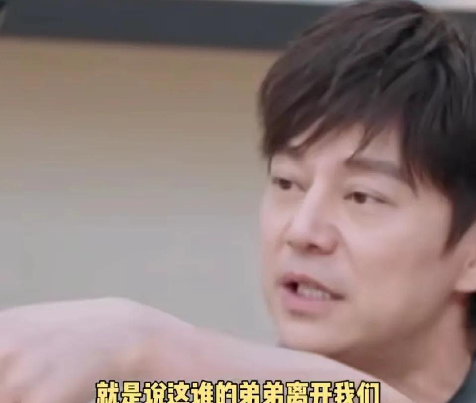 不知道何老师的那个老师还记得他吗？
初中时因为个子矮，被老师当成学生家长带来的弟