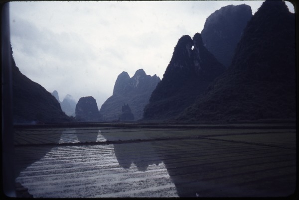 1977年4月5日，广西桂林，青山绿水。