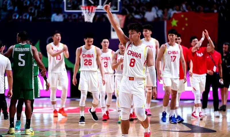 1 胡金秋依旧是那么稳扎稳打，毫无疑问是这支中国男篮的内线核心
3 王俊杰15分