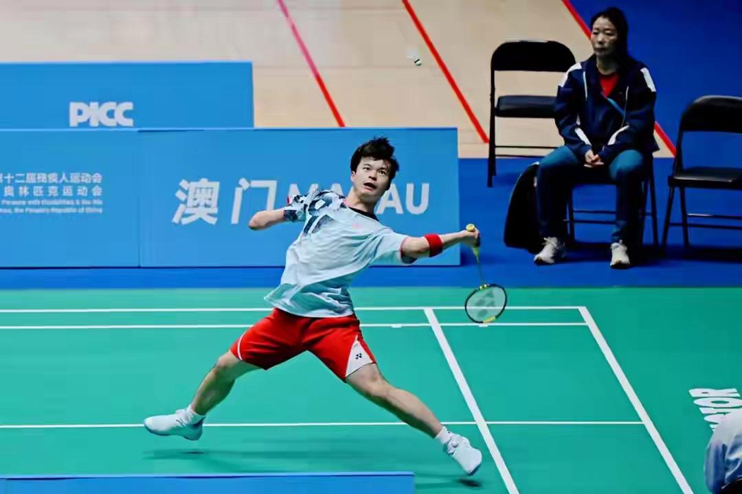 残特奥会李明潘在羽毛球项目男子单打SU5级决赛中获金牌