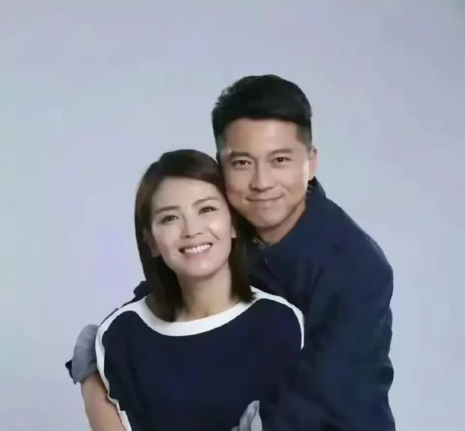 没想到刘涛和王雷这么亲密拍照， ​王珂李小萌俩人看到会不会吃醋呢