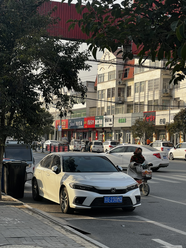 思域用车一年感受，分享给想买车友的朋友
来自02年江苏连云港小伙真实感受1.方向