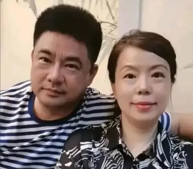 北海舅舅如果这次去京北给大娘作证，那么，他的人设彻底垮了！
昨天北海直播了，三拒