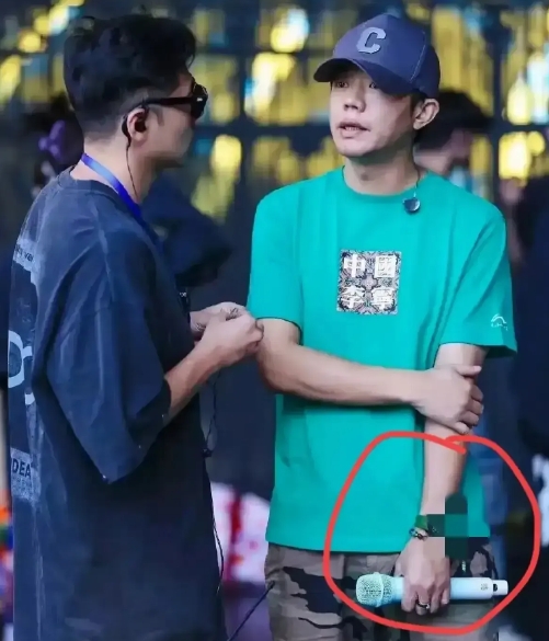 这些年娱乐圈里组合散伙的事儿，看得人心里直发酸。水木年华说散就散，曾经那些朗朗上
