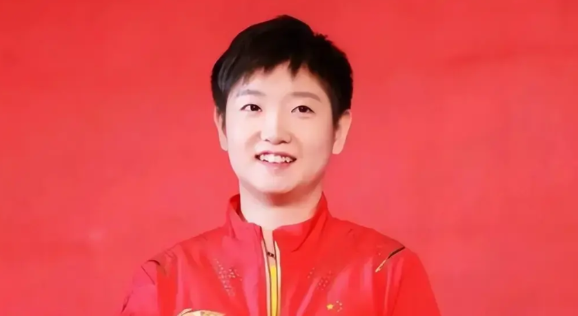 一次，主持人问孙颖莎:“你为什么总是跟教练顶嘴？”孙颖莎一头雾水:“没有啊！”主