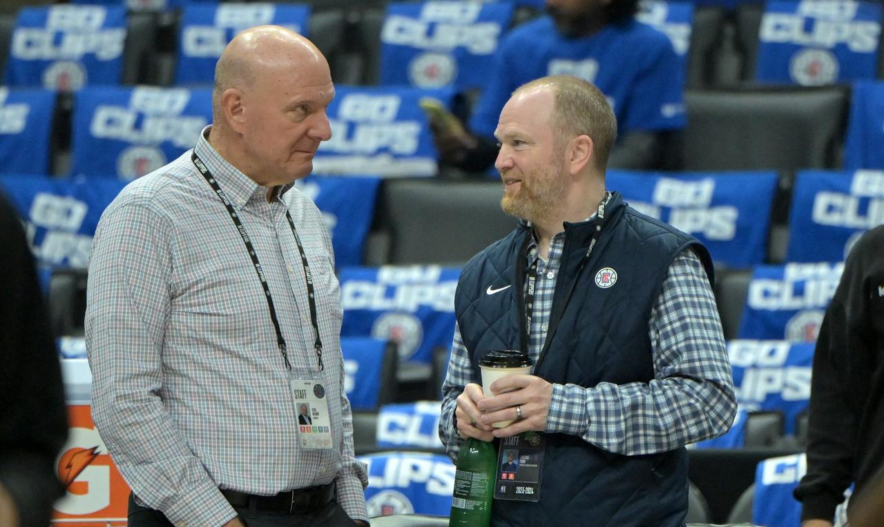 美媒报道：如果快船战绩仍不佳，或许快船管理层可以清理球队，将队内老将摆上货架，以