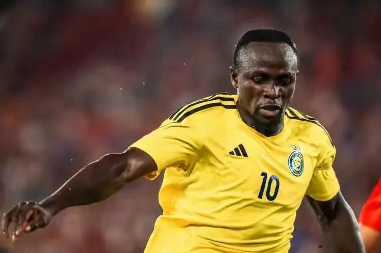 马内生涯14个赛季赚了多少钱？
第一份，2年赚了 400欧元，南安普顿
第二份，