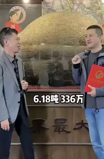 李亚鹏直播不卖零食，直接上硬货——6.18吨世界最大沱茶！

网友笑评：这哪是喝