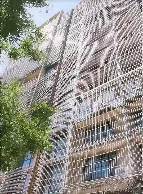 “太壮观了吧”！！下午到同事家里去吃饭，，发现他住的这个小区的房子都是这样做的，