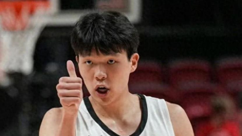 杨瀚森短板遭嘲！球迷反呛：巴克利曾败于姚明