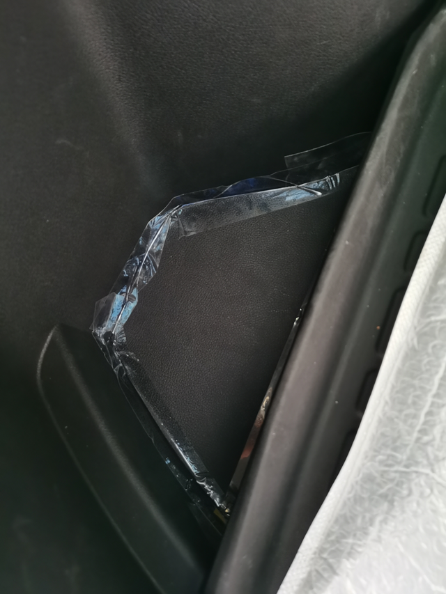 后备箱使用要小心翼翼
上次被一点水进入后备箱旁边的控制单元，经过几天以后就直接驻