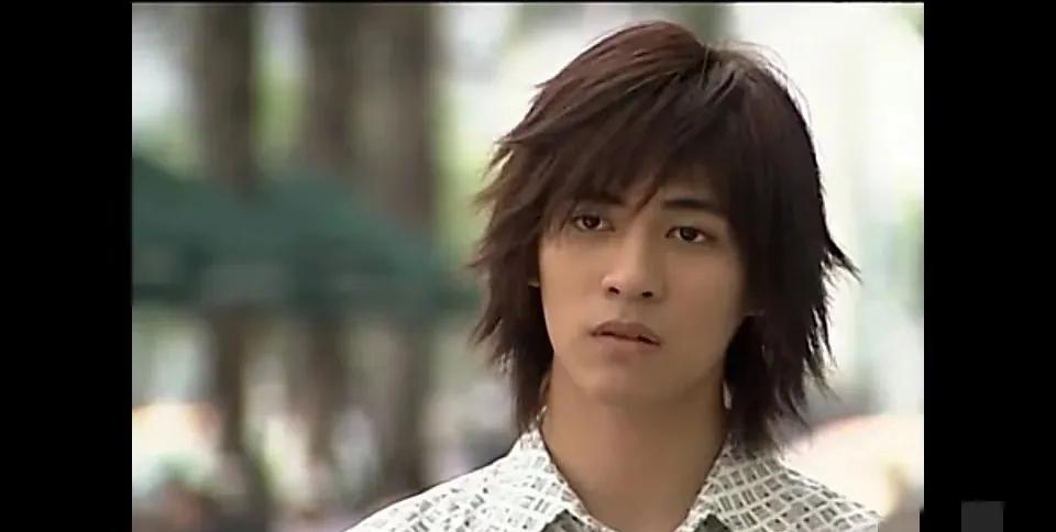 果然男人老了大多数都逃不过发腮，周渝民这也太明显了。#中年发腮# #周渝民写真照