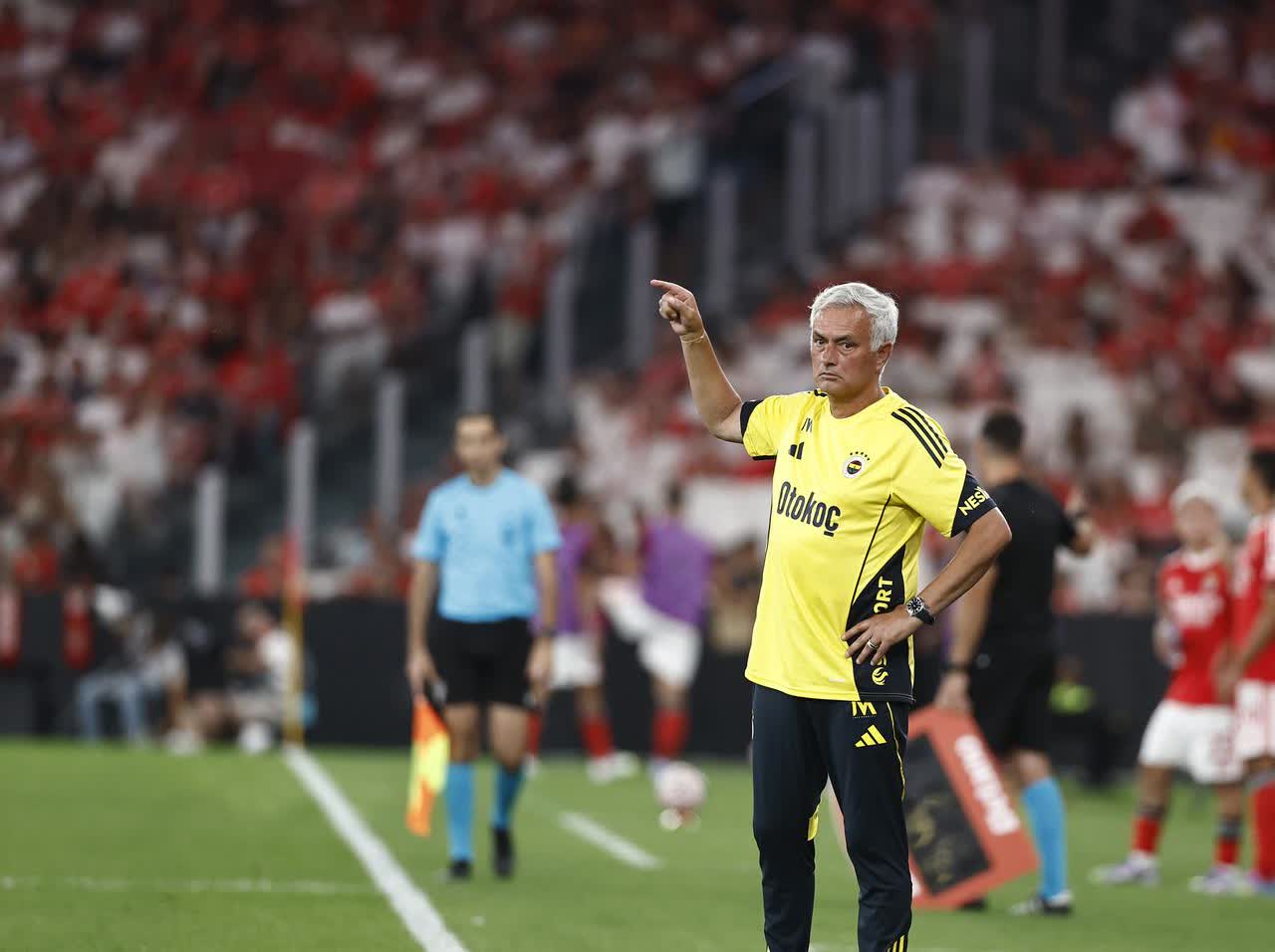 穆里尼奥新赛季首败，面对欧冠附加赛对手，葡萄牙的本菲卡队，费内巴切2比3惜败，结