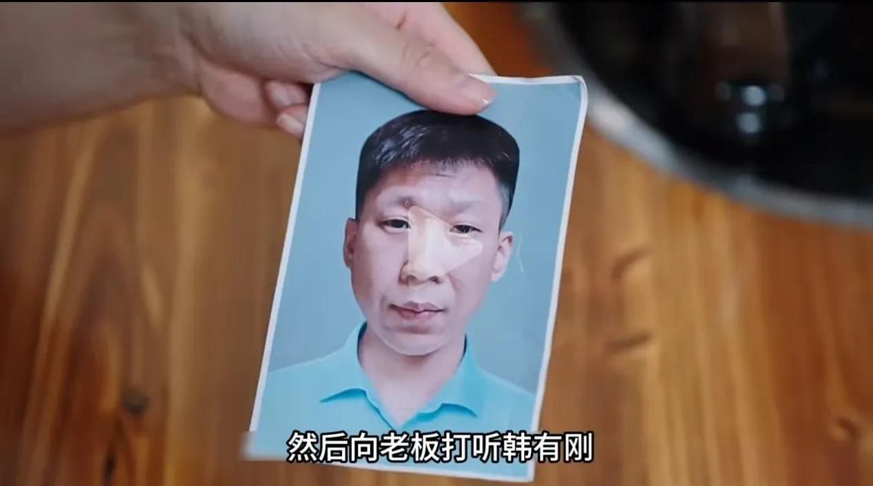《利剑玫瑰》邓妍也学会了常锐打探消息时的策略，欲先取之，必先与之。
邓妍和常锐在