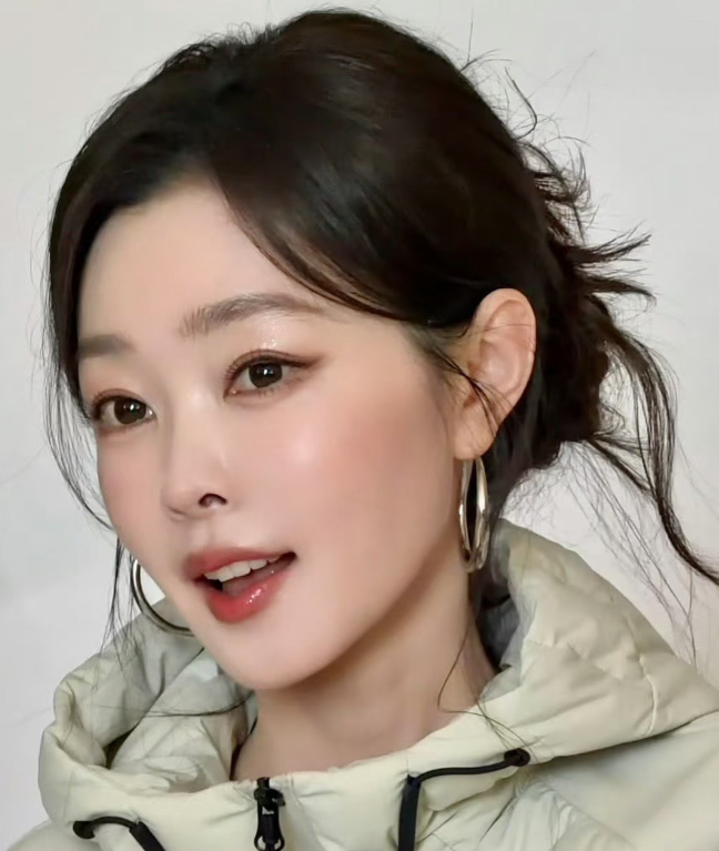 资本大佬喜欢宋轶 
不是因为她的颜值，
也不是因为她的演技，而是因为她对自己有清
