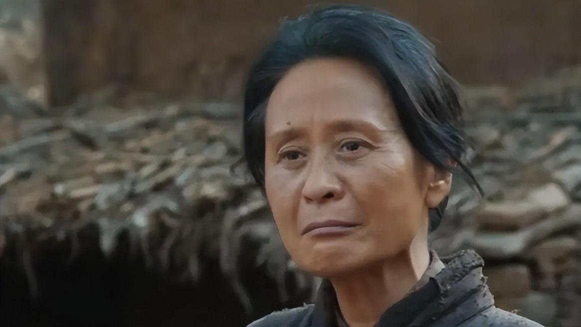 别看现在是“土里土气”的“大妈”，谁年轻时还不是风情万种啊！