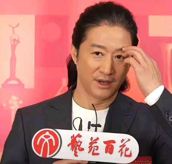 吴京现在都变成这样了，相由心生。