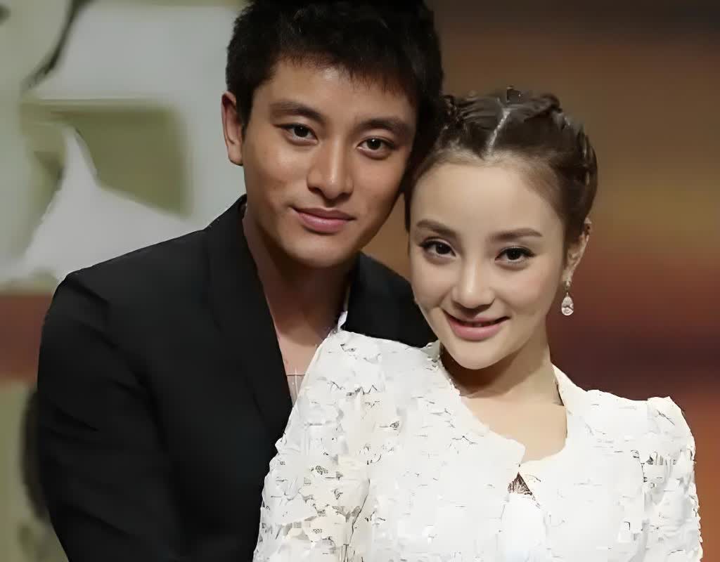 贾乃亮《四段恋情》偏爱身材娇小的女生！
黄圣依，大学同学，初恋，身高165，大
