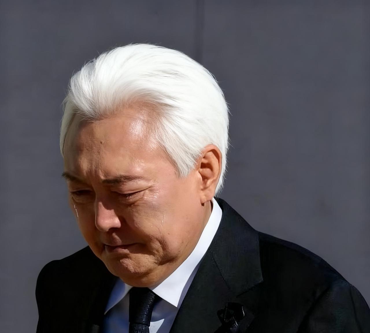 尹锡悦最不该、最后悔得罪的几个人：
第一个自己的恩人文在寅，其实他的提升原本是不
