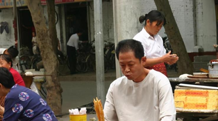 我只是想做一个普通人。
有一份普通的工作，
有一个普通的家庭，
住在一个普通的环