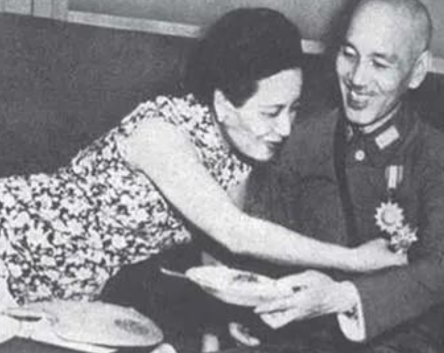 1927年，40岁的蒋介石，对30岁的宋美龄死缠烂追，诉求只有一个：嫁给我蒋某人